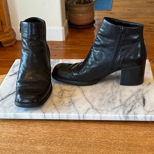 White Mountain Leather Black Ankle Boots, Gently Used, Comfortable